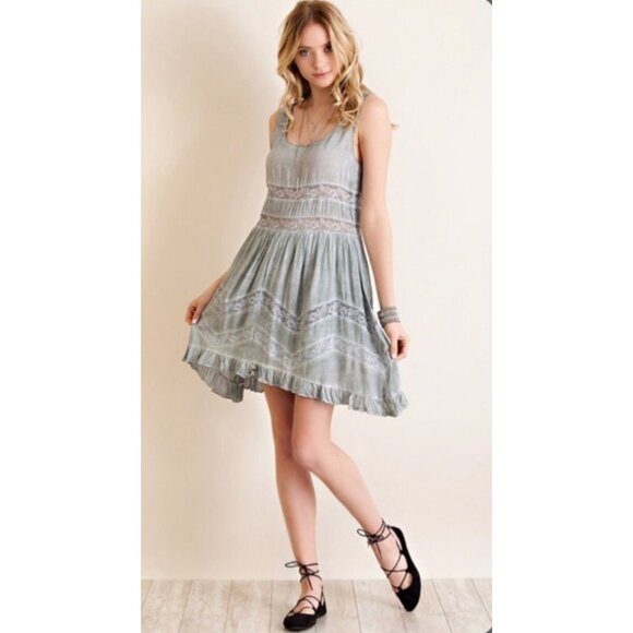 NWT Boutique Gray Tiered Ruffle Hem Voile & Lace Acid Wash Boho Mini Slip Dress - Picture 4 of 5